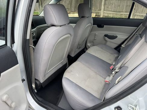 Used 2010 Hyundai Accent GLS FWD image 18