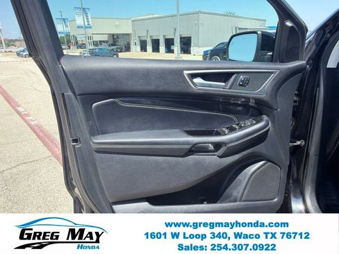 Used 2018 Ford Edge Titanium w/ Equipment Group 301A FWD image 10