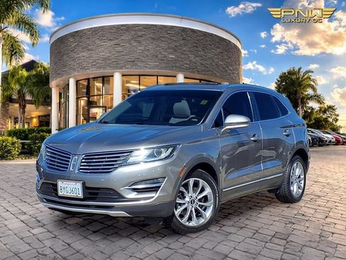 Used 2017 Lincoln MKC Select w/ Select Plus Package FWD image 1
