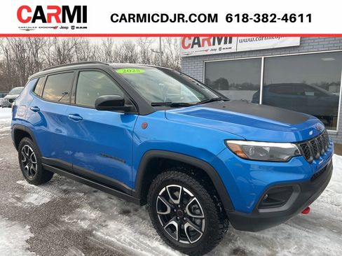 Used 2025 Jeep Compass Trailhawk w/ Trailhawk Elite Group AWD/4WD image 1
