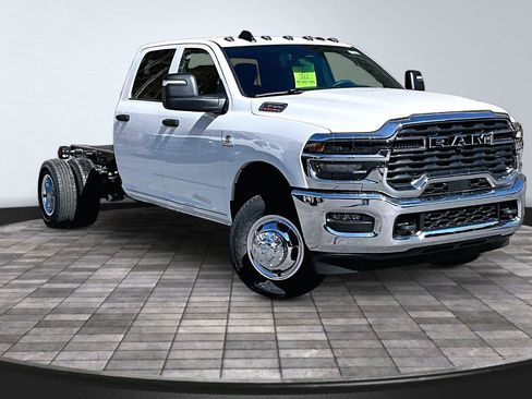 New 2026 RAM 3500 Tradesman w/ Chrome Appearance Group A AWD/4WD image 2