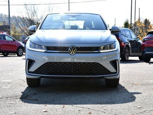 New 2026 Volkswagen Jetta SE image 2