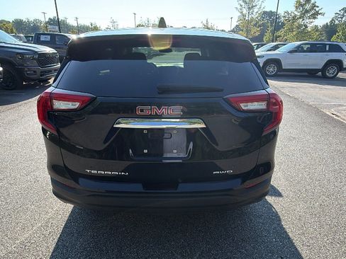 Used 2024 GMC Terrain SLE AWD/4WD image 9