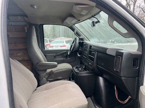 Used 2017 Chevrolet Express 3500 Extended RWD image 12