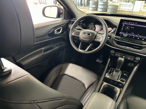 New 2026 Jeep Compass Latitude image 14