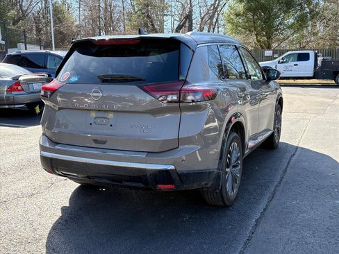 Used 2024 Nissan Rogue Platinum w/ Platinum Premium Package image 5