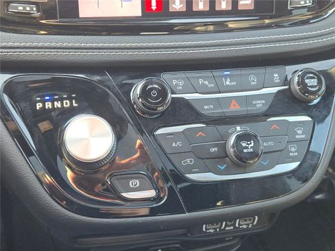 Certified 2021 Chrysler Pacifica Touring-L w/ Uconnect Theater Family Group image 35