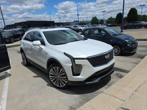 Used 2024 Cadillac XT4 Premium Luxury w/ Technology Package AWD/4WD image 3