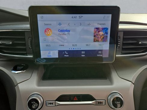 Used 2024 Ford Explorer XLT w/ Equipment Group 202A AWD/4WD image 18