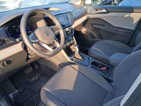 Certified 2024 Volkswagen Taos SE FWD image 13
