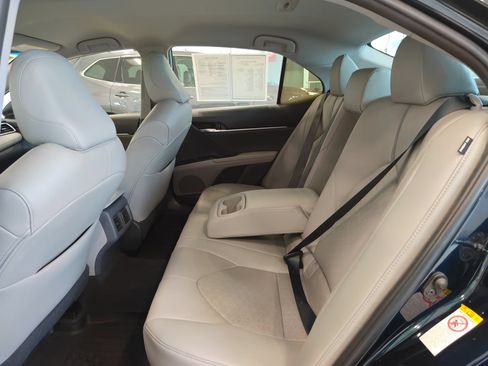 Used 2018 Toyota Camry XSE FWD image 13