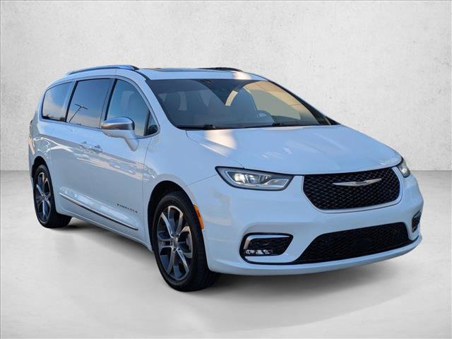 Used 2022 Chrysler Pacifica Pinnacle AWD/4WD image 3