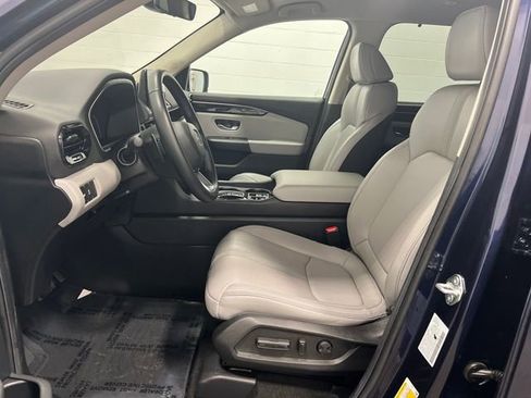 Used 2025 Honda Pilot EX-L image 9