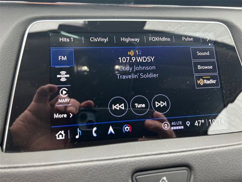 Used 2023 Cadillac XT4 Luxury w/ Cold Weather Package image 19