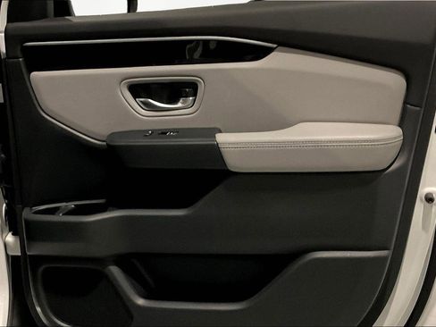 Used 2025 Honda Pilot EX-L image 28