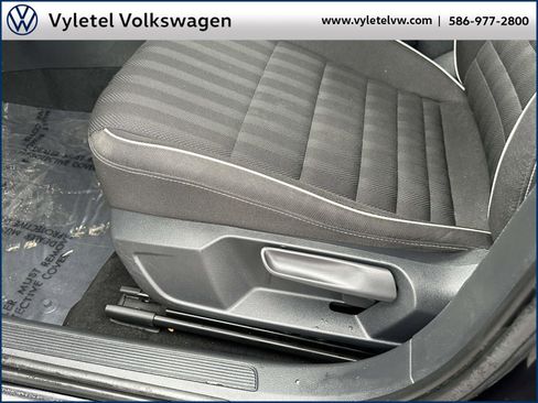 Used 2022 Volkswagen Jetta Sport image 16