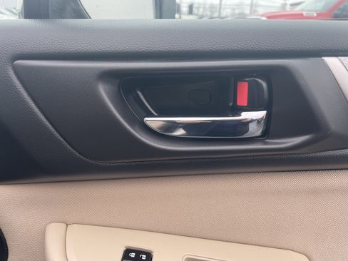 Used 2015 Subaru Outback 2.5i Premium image 12