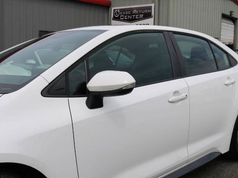 Used 2020 Toyota Corolla SE w/ SE Premium Package FWD image 3