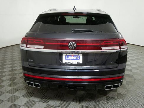 Used 2024 Volkswagen Atlas Cross Sport SEL R-Line image 4
