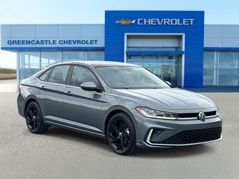 Used 2025 Volkswagen Jetta SE w/ Sunroof Package image 1