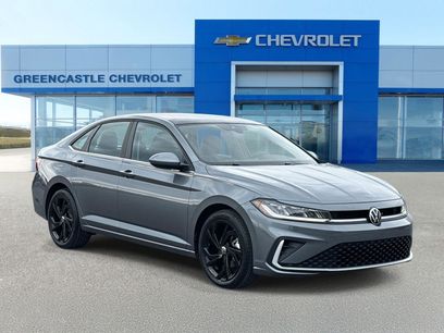 Used 2025 Volkswagen Jetta SE w/ Sunroof Package