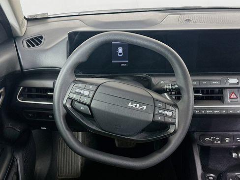 Used 2025 Kia K4 LXS image 18