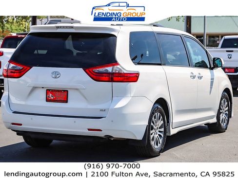 Used 2020 Toyota Sienna XLE Premium image 4