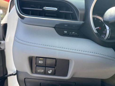 Used 2022 Toyota Highlander Limited image 5