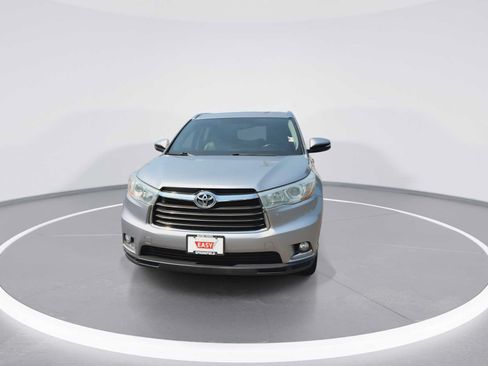 Used 2014 Toyota Highlander Limited FWD image 3