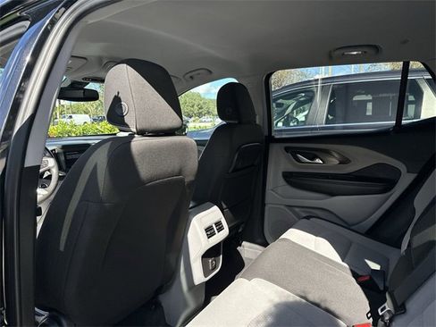 Used 2024 GMC Terrain SLE image 27