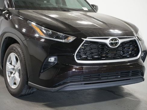 Used 2021 Toyota Highlander LE image 4