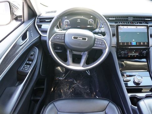 Certified 2023 Jeep Grand Cherokee Limited w/ Black Appearance Package image 21