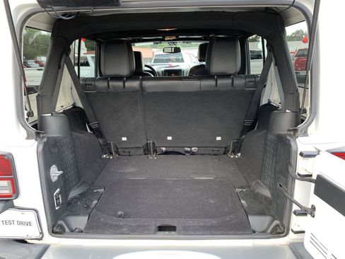 Used 2017 Jeep Wrangler Unlimited Sahara w/ Connectivity Group image 32