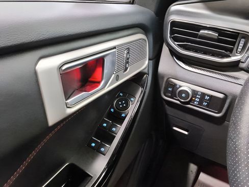 Used 2023 Ford Explorer ST-Line AWD/4WD image 22