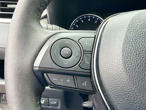 Used 2020 Toyota RAV4 XLE Premium image 34