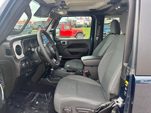 Used 2025 Jeep Wrangler Sport AWD/4WD image 11