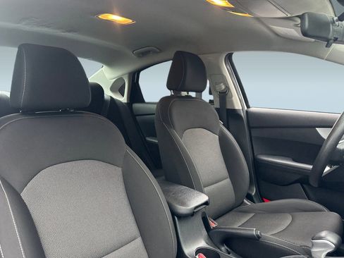 Used 2022 Kia Forte LXS w/ LXS Technology Package image 30