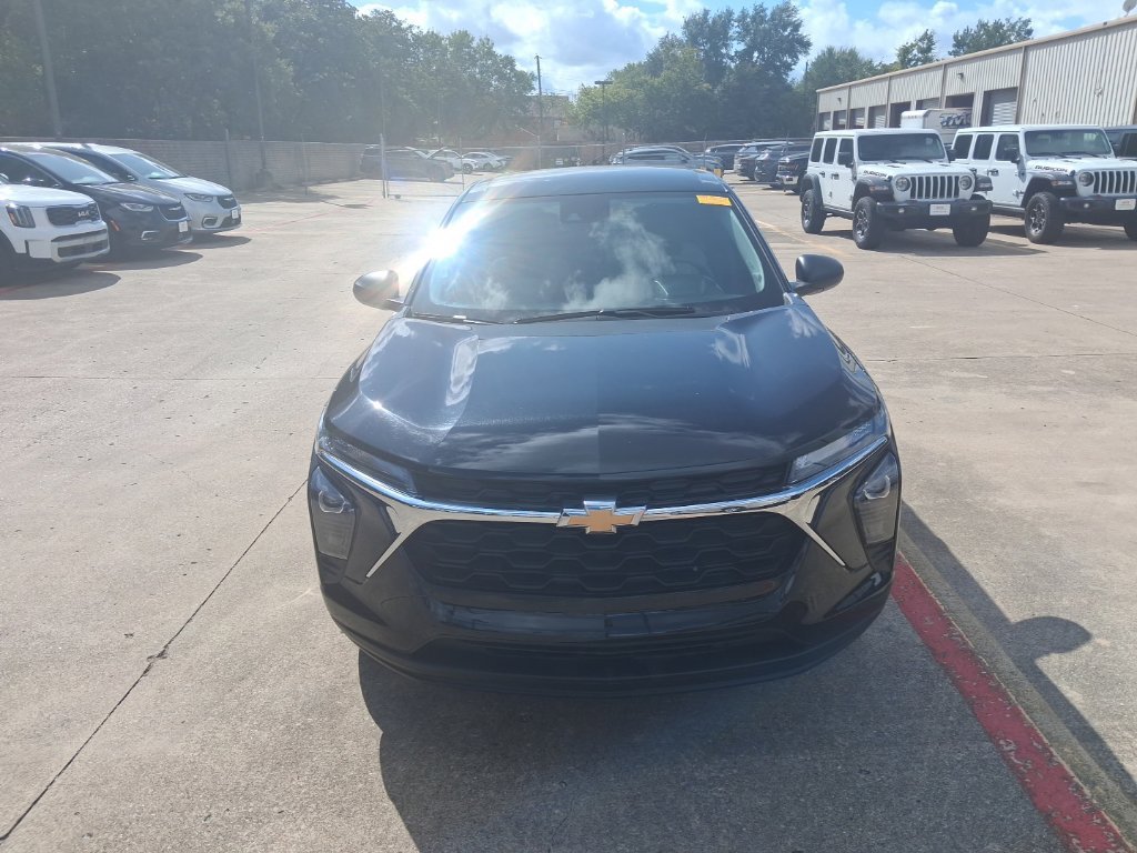 Used 2025 Chevrolet Trax LS FWD image 5