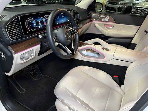 Used 2025 Mercedes-Benz GLS 450 4MATIC image 23