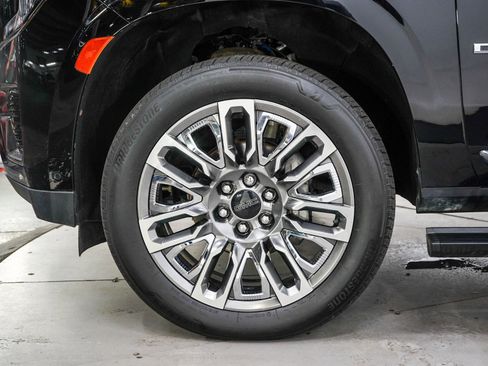 Used 2023 GMC Yukon XL Denali Ultimate w/ LPO, Floor Liner Package AWD/4WD image 31