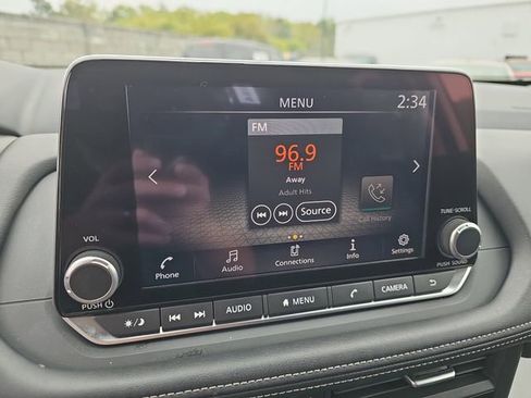 Used 2025 Nissan Rogue SV image 25