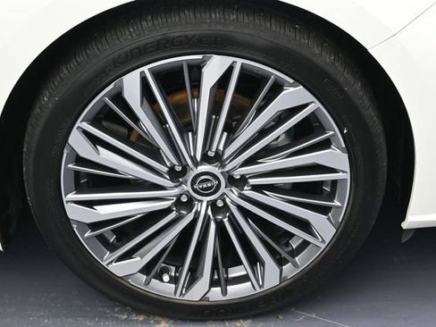 Used 2025 Nissan Altima 2.5 SL FWD image 6