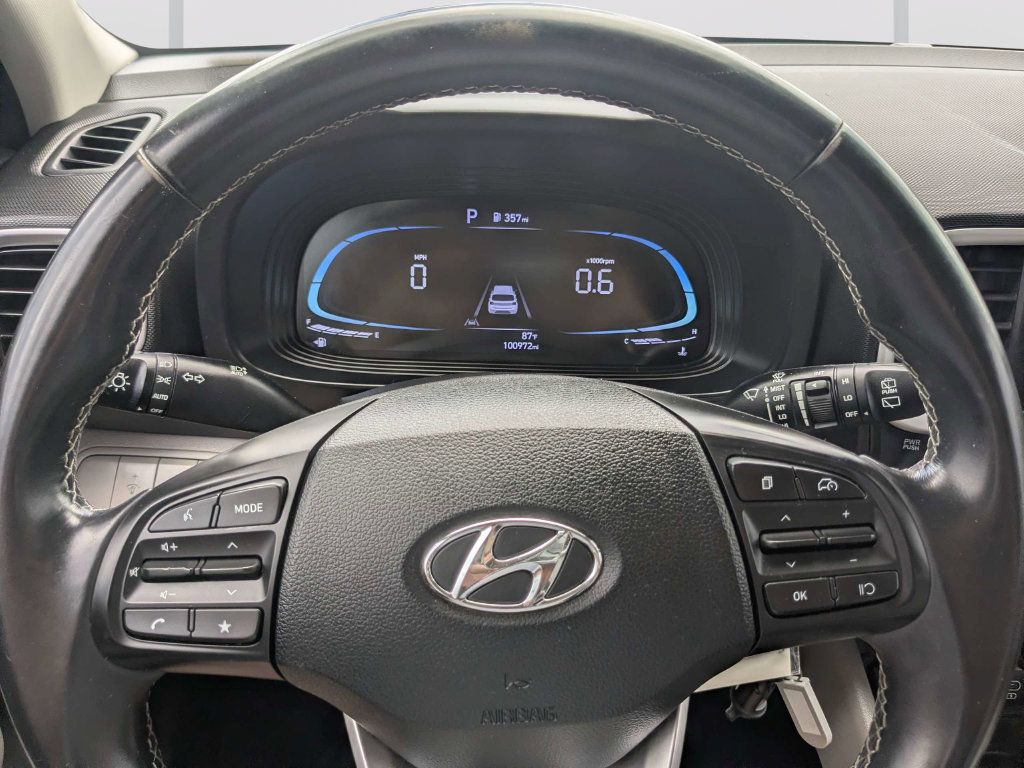 Used 2023 Hyundai Venue SEL FWD image 32