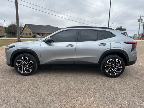 Certified 2024 Chevrolet Trax RS w/ Driver Confidence Package image 2