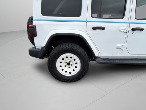 Used 2018 Jeep Wrangler Unlimited Sahara w/ Dual Top Group AWD/4WD image 31