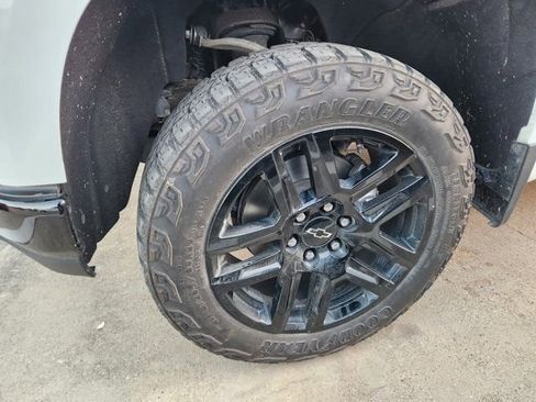 Used 2021 Chevrolet Silverado 1500 LT Trail Boss w/ Convenience Package II image 9