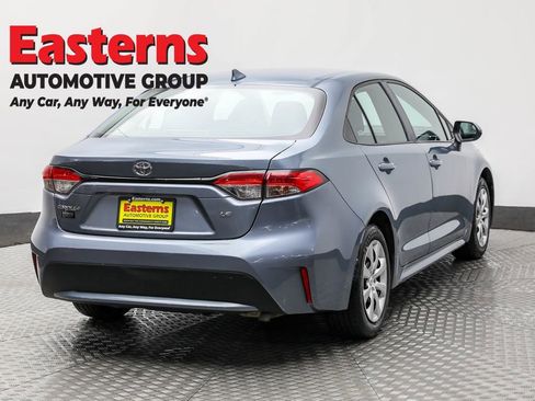 Used 2022 Toyota Corolla LE image 5