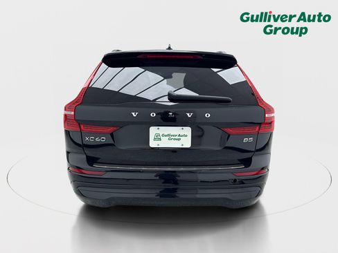 Used 2022 Volvo XC60 B5 Momentum w/ Protection Package Premier image 7