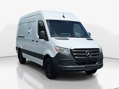 Used 2025 Mercedes-Benz Sprinter 2500 image 3