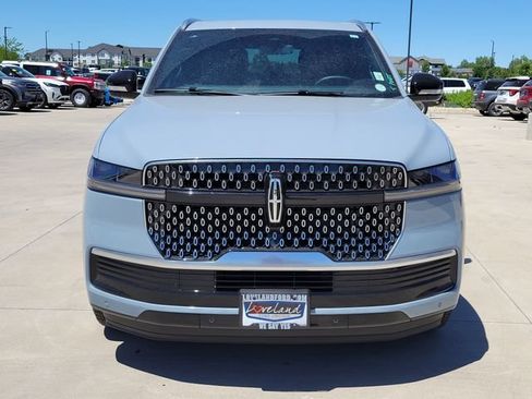 New 2026 Lincoln Navigator Reserve AWD/4WD image 5
